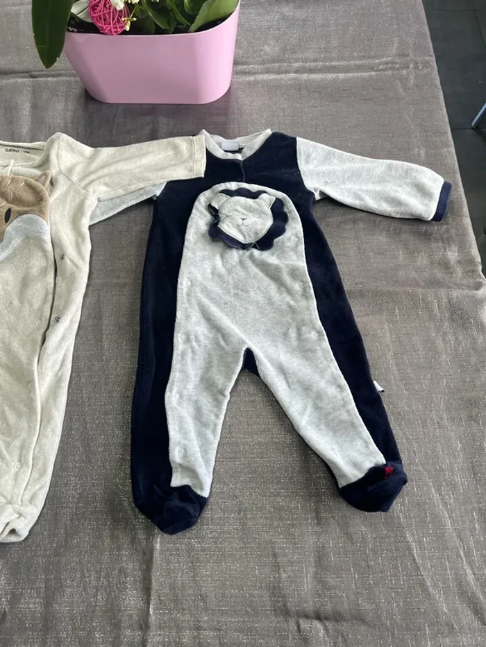 Lot de 5 pyjamas taille 6 mois - photo numéro 6