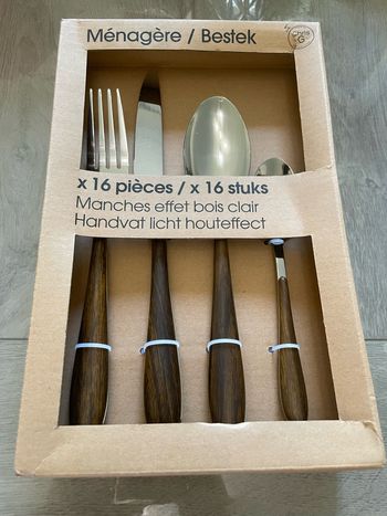 Ménagère 16 pièces manche, effet, bois clair