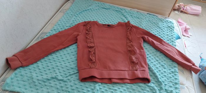 Pull dentelles 10ans