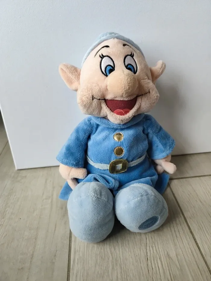 Peluche nain de Blanche neige simplet