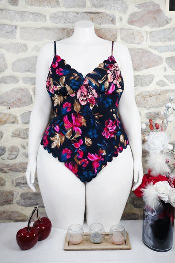 Body festonné nuit florale exotique Jamais porté femme taille 52 marque PrettyLittlething 🌺