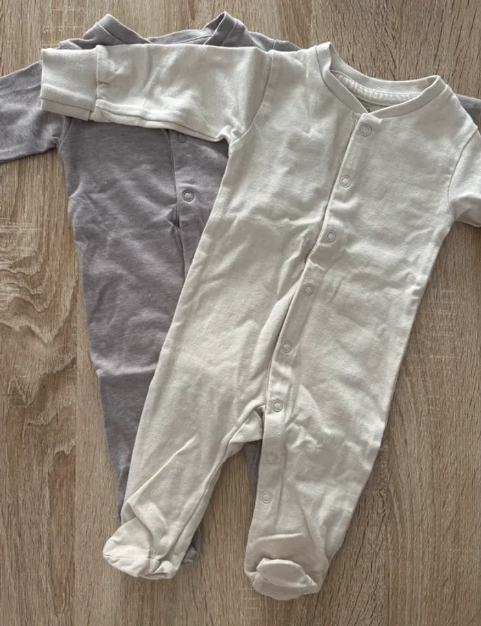 Lot de 2 combinaisons - Taille 0 mois