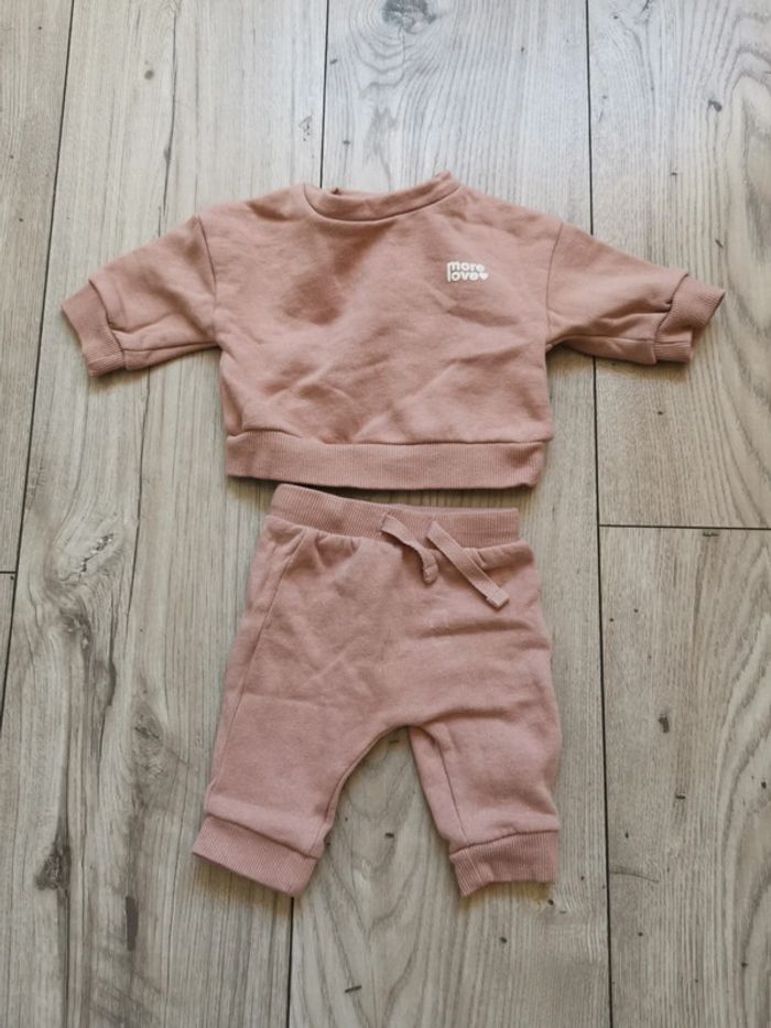 Ensemble bébé fille 1 mois - photo numéro 2
