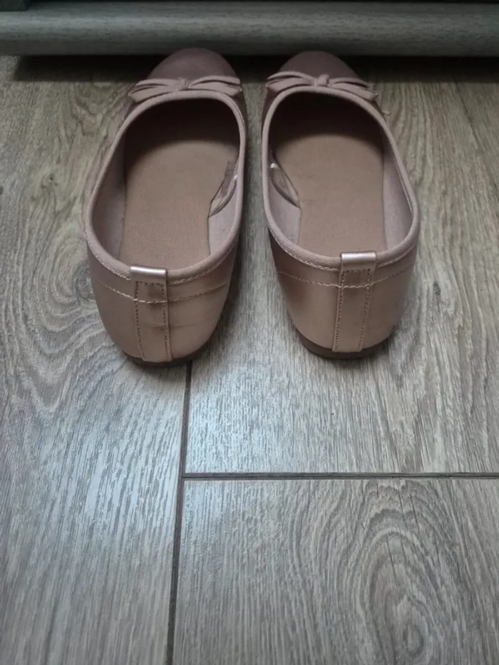 Chaussures ballerines "la halle" dorées pointure 35 état neuves - photo numéro 4