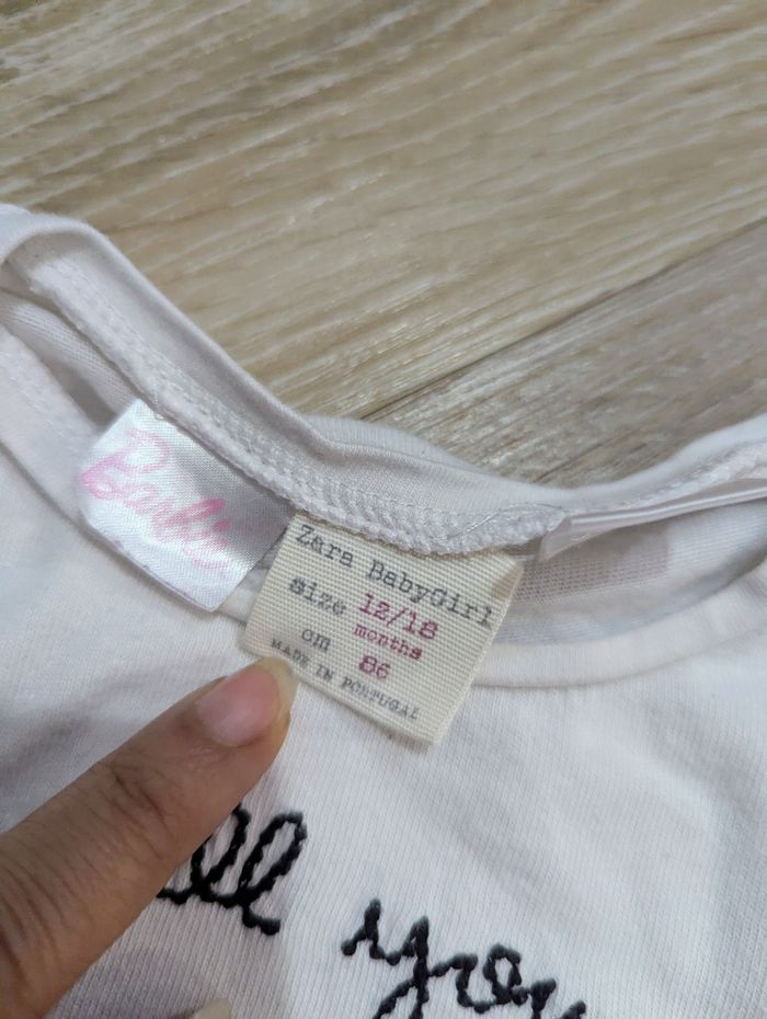 Lot 2 t-shirts, 1 pull et 1 pantalon 18 mois bebe fille - photo numéro 7