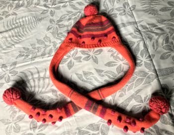 Bonnet orange à pompons Marèse taille 47 cm