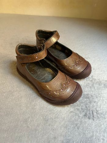 Chaussures pour enfant en cuir marque bopy neuve