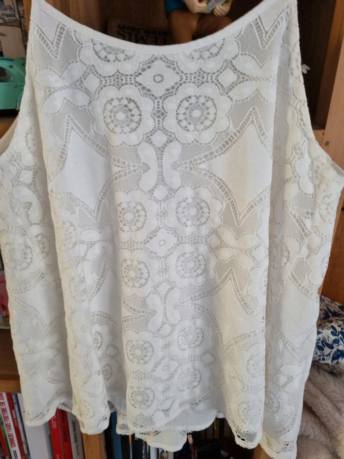 Haut en dentelle blanche à fines bretelles - photo numéro 6