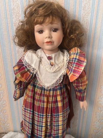 Poupée collection porcelaine