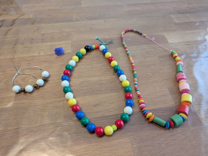 Lot de bijoux fille
2 colliers en perles bois - photo numéro 2