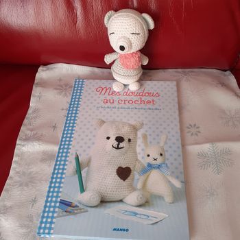 Livre "Mes Doudou au crochet" + Doudou Ourson