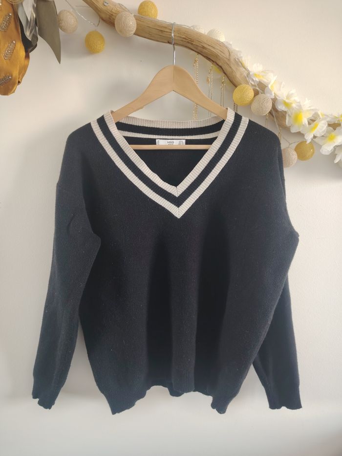 Pull col V noir et beige - photo numéro 2
