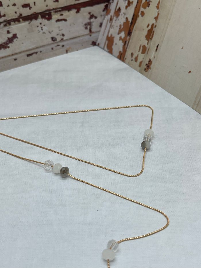 Collier dos nu perles cristal blanc nacre et gris - photo numéro 6