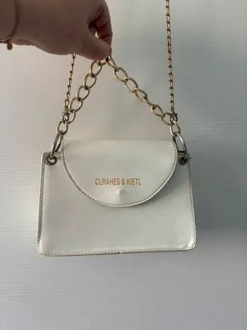 🔹 Petit sac blanc à bandoulière chaîne dorée – Chic & minimaliste 🔹