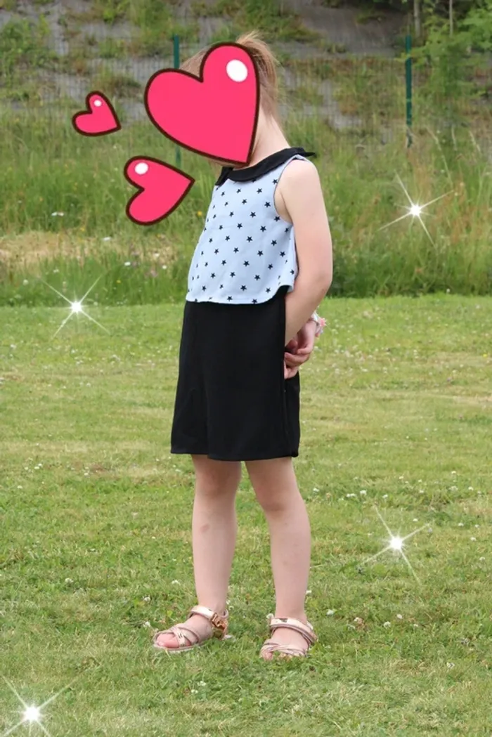 Jolie robe taille 4 ans (convient également en 6 ans). - photo numéro 2