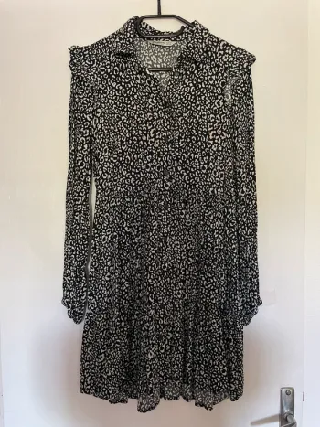 Robe léopard noire et blanche