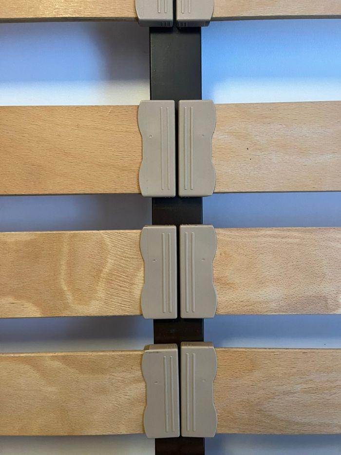 Sommier à lattes 140x190 bon état - photo numéro 3