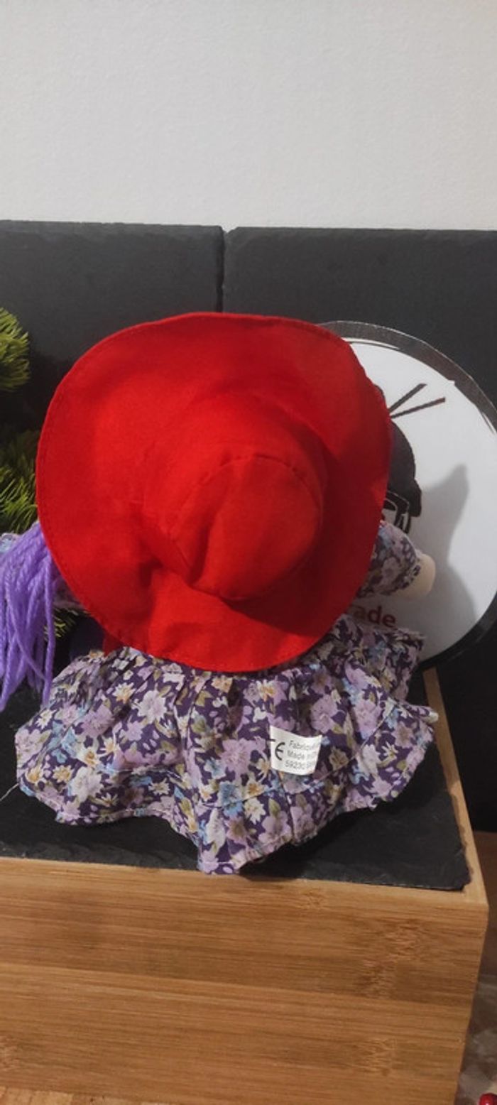 doudou poupee cjiffon laine fizzy cie robe chapeau violet rouge fleur Assis - photo numéro 2