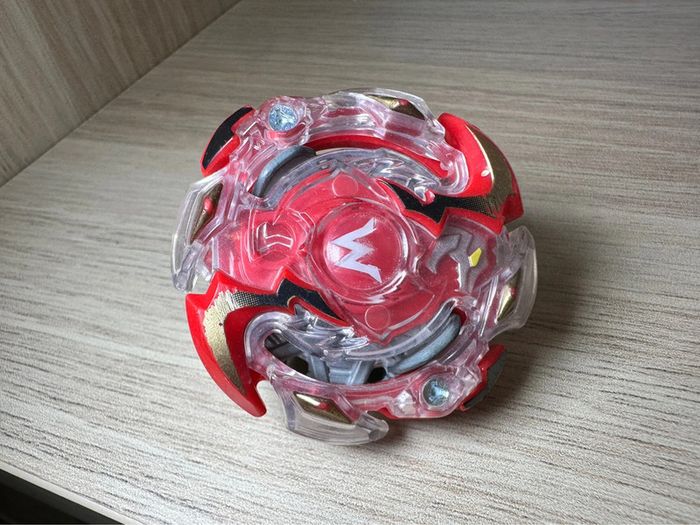 Toupie beyblade wyvron