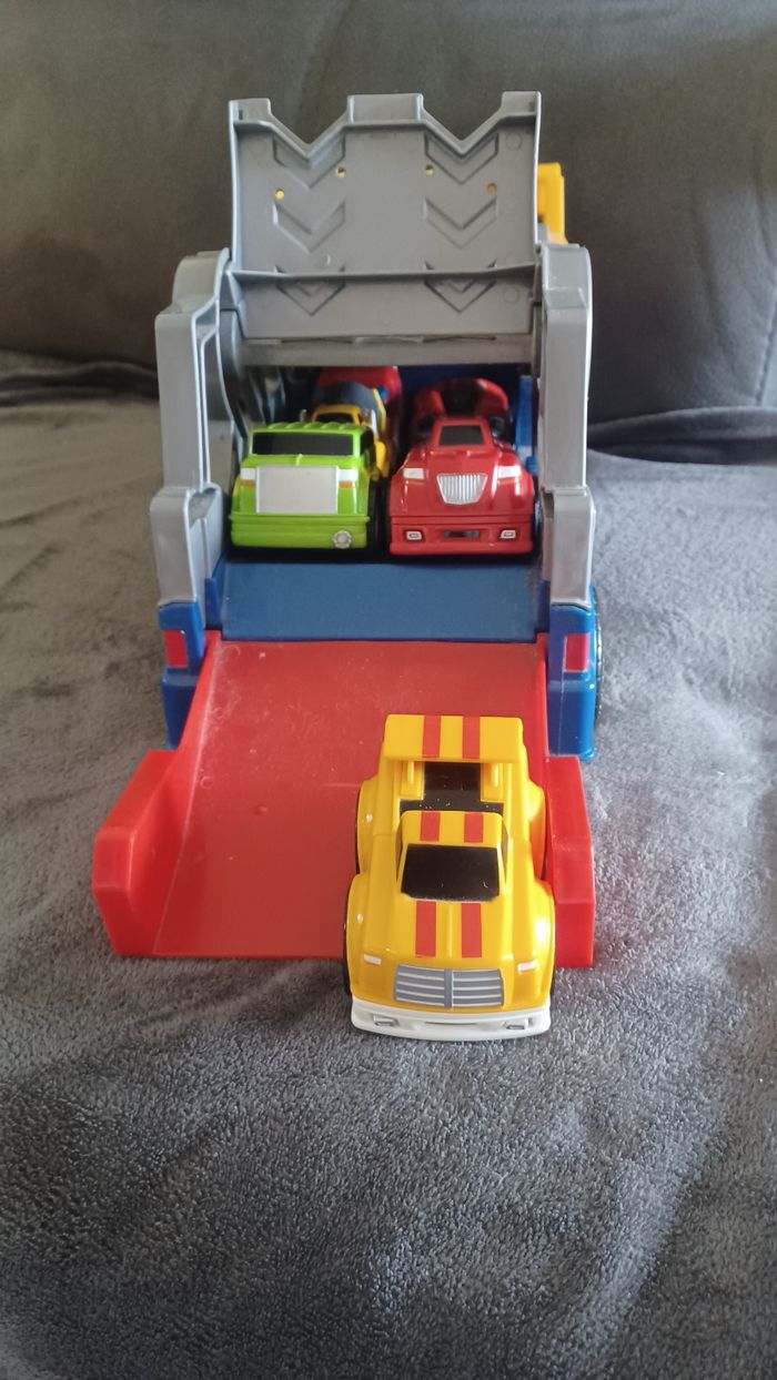 Camion et ses voisins mega blocks - photo numéro 4