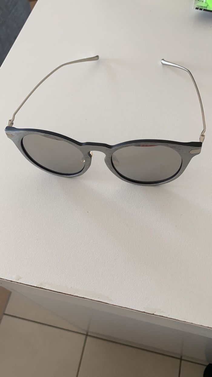 Belle paire de lunettes de soleil - photo numéro 3