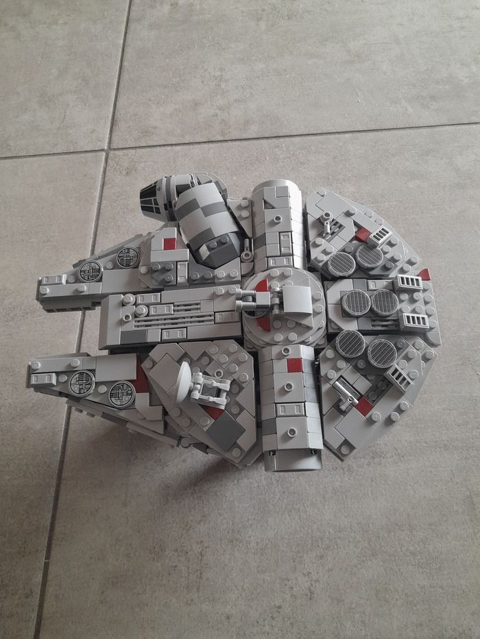 Set Lego Star Wars Millenium Falcon 75375 - photo numéro 3