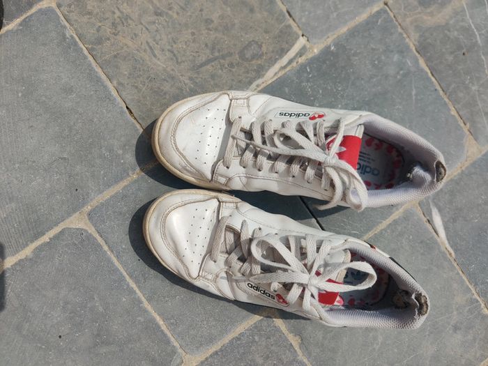 Baskets adidas blanches continental 80