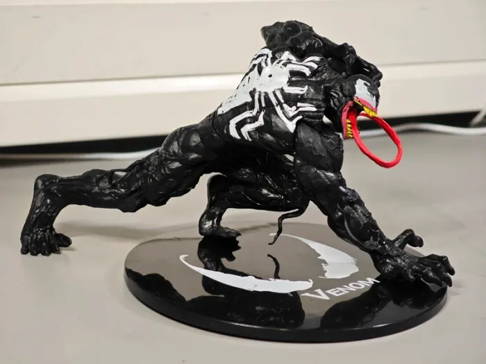Figurine Venom 18cm neuve sans boîte - photo numéro 3