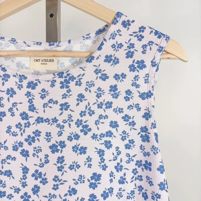 Top sans manches fleuri bleu et blanc à basque CMT Atelier taille M léger été A525 - photo numéro 2