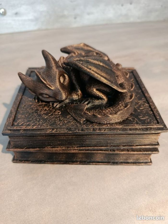 Boite bébé dragon dormant - photo numéro 1