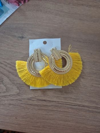Boucles d'oreilles à franges neuves jaunes