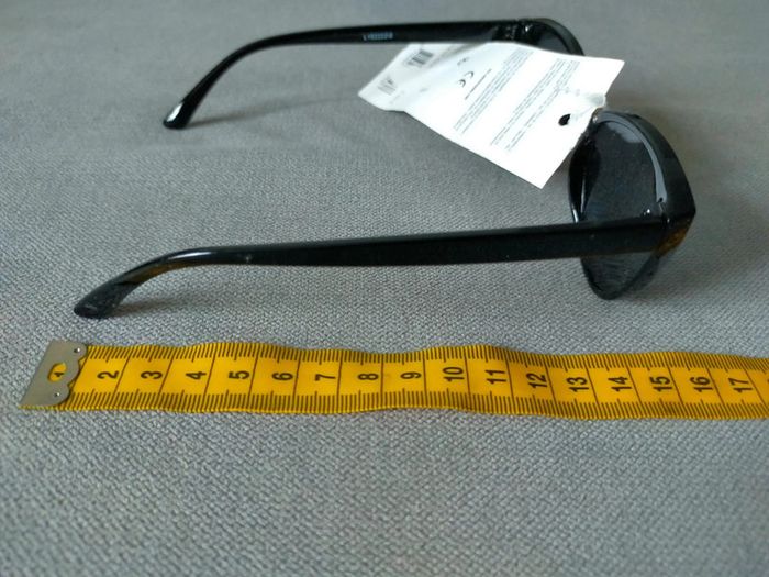 Lunettes de soleil noires – Neuves avec étiquette - photo numéro 10