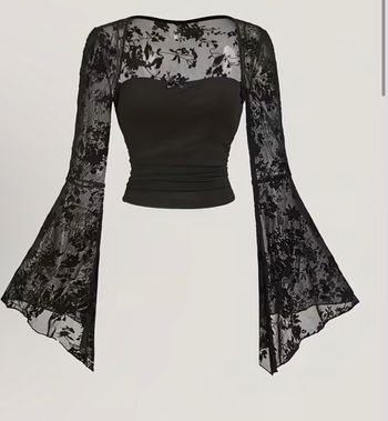 Haut en dentelle manche longues noir taille S neuf jamais porté 