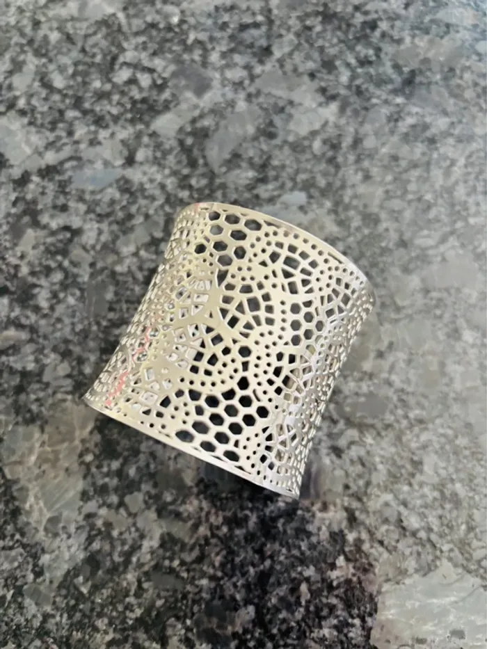 Magnifique bracelet manchette argenté acier inoxydable neuf