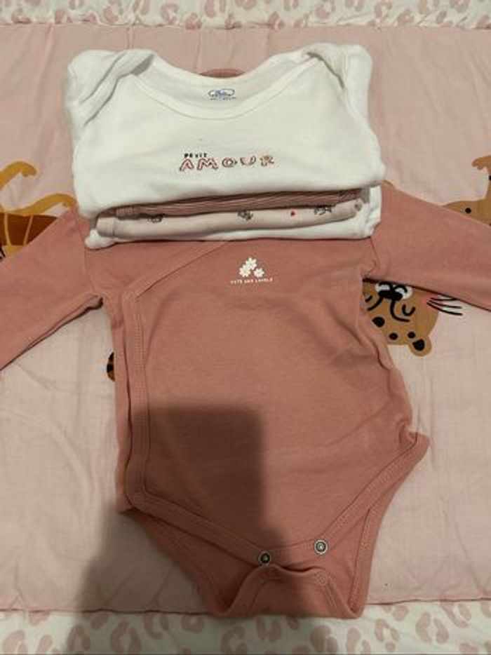 Lot de bodys / gilets / pantalon fille 3 mois - photo numéro 2