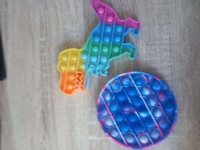 Jeu sensoriel / pop it / jeu anti stress en forme de dinosaure et de rond - photo numéro 3