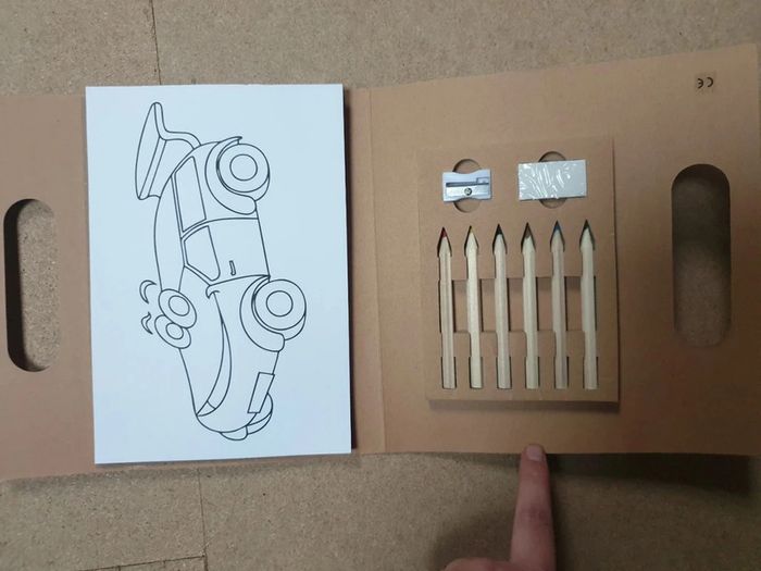 Idée cadeau 🎁- Malette de coloriage NEUF