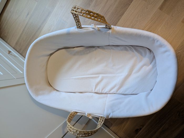 Couffin en coton bio Éveil & Nature + Support bois + 3 Alèses (Très bon état)
- photo numéro 2