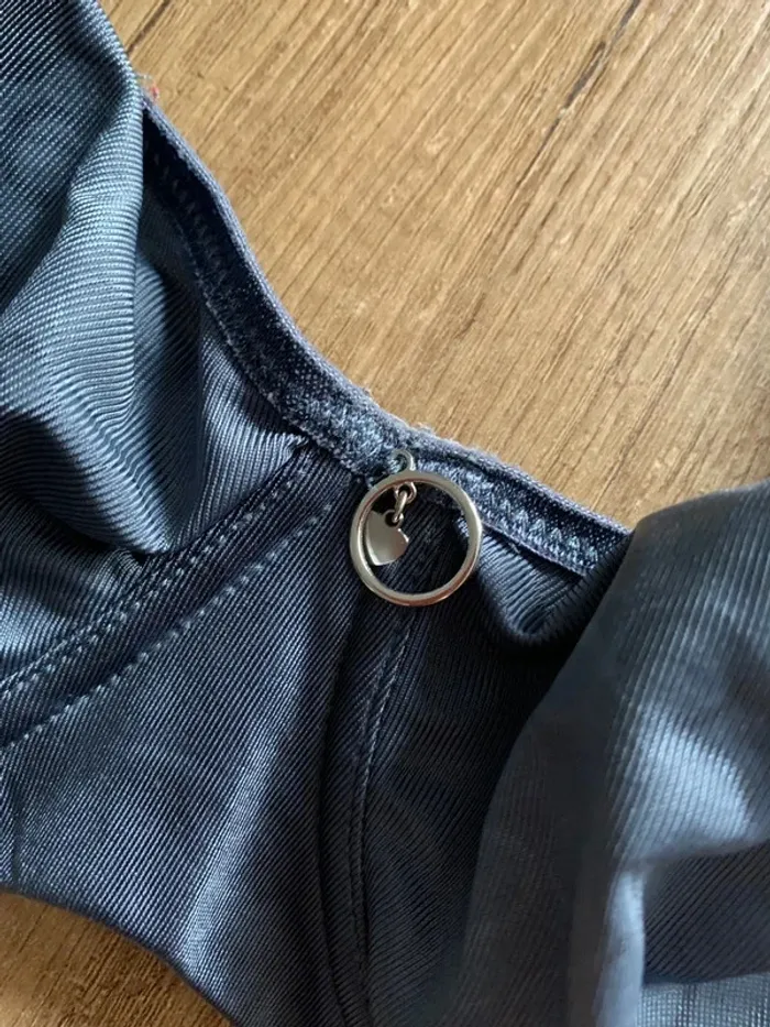 Soutien gorge d’allaitement 90c Cache coeur gris anthracite parfait état - photo numéro 2