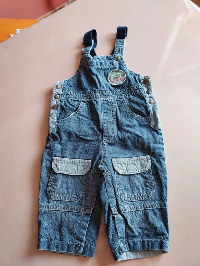 salopette en jeans 9 mois "petit pirate"