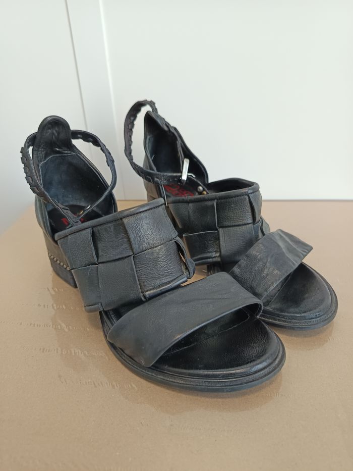 Superbe sandale AS98 t38 comme neuve