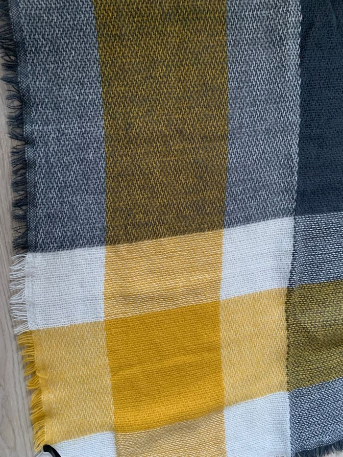 Écharpe jaune et grise - photo numéro 3