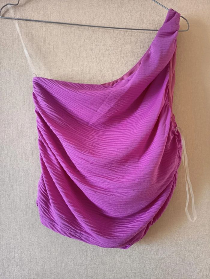 Crop top. Une seule bretelle. Marque lelis (937) - photo numéro 3