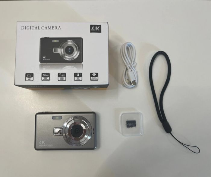 Appareil photo numérique neuf  + carte sd