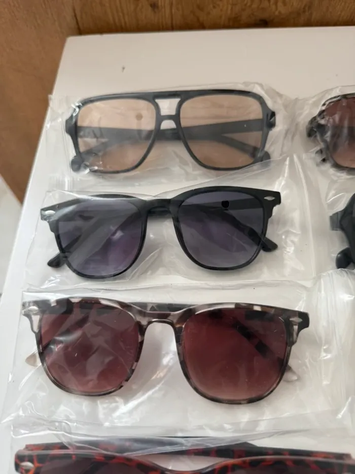 Lot de 19 paires de lunettes de soleil neuve encore emballé - photo numéro 3