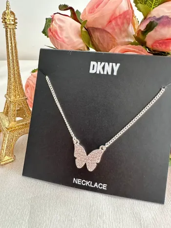 🦋Collier papillon DKNY en argent – éclat raffiné
