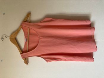 blouse sans manche ouverte dans le dos