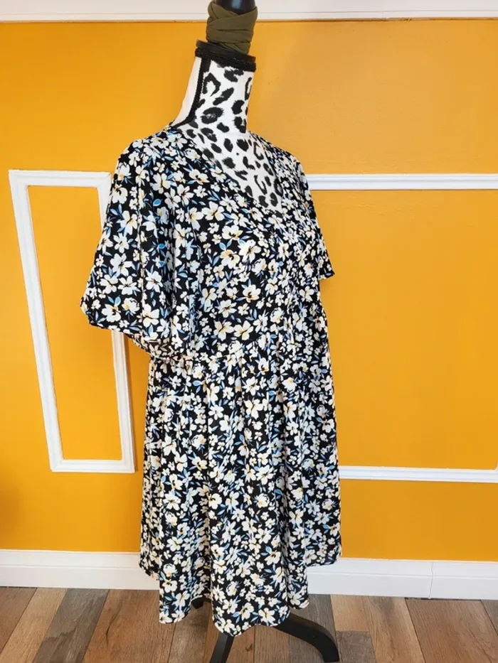 Robe fleurie SHEIN - photo numéro 2