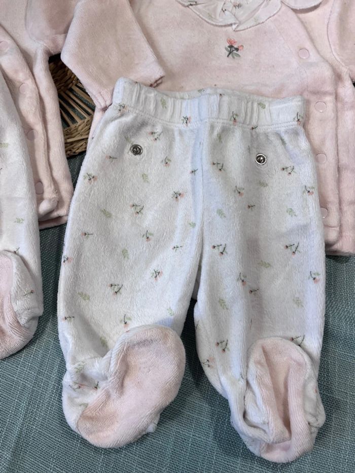Lot 2 pyjamas jumelles taille 1 mois - photo numéro 5