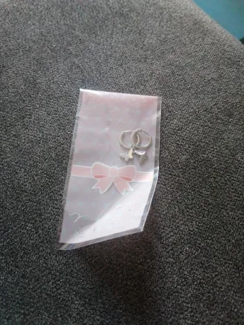Boucles d'oreilles fantaisie neuves